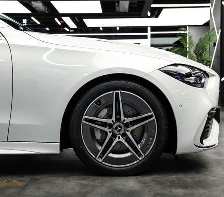Blanc Mercedes Benz C300 2023