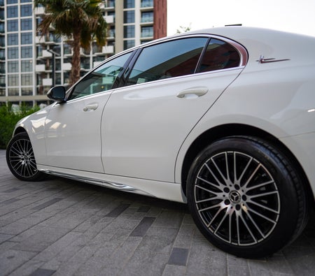 Mercedes Benz C300 2024