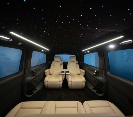 Black Mercedes Benz V 300 2025