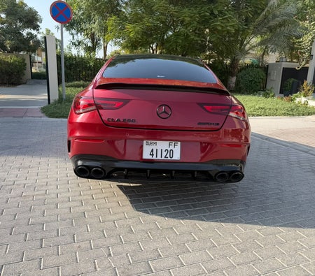 Красный Mercedes Benz CLA 250 2023 год Красный Mercedes Benz CLA 250 2023 год