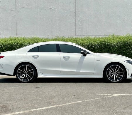 白色的 奔驰 CLS 53 AMG 2022