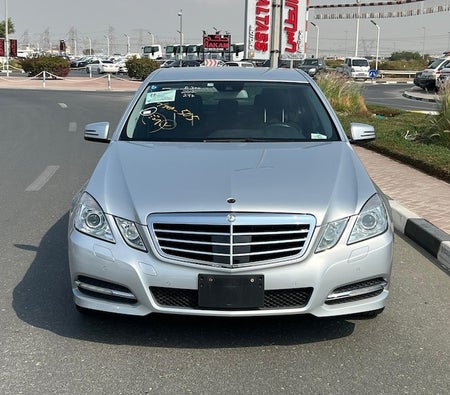 Mercedes Benz E300 2012, photo 2 of 4