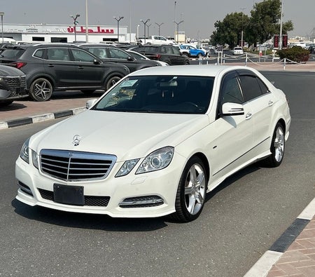 Mercedes Benz E300 2012, photo 3 of 4