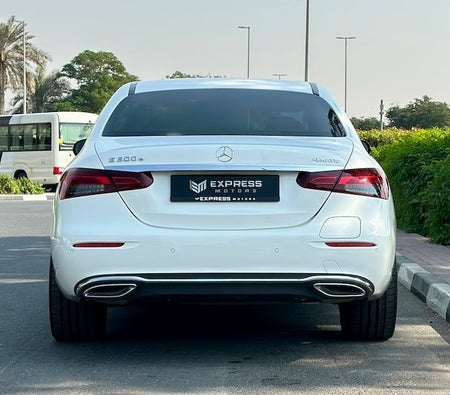 Mercedes Benz E300 2021, photo 3 of 4