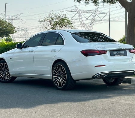 Mercedes Benz E300 2021, photo 2 of 4