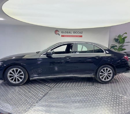 Schwarz Mercedes Benz E220d 2017