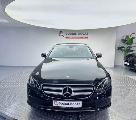 Schwarz Mercedes Benz E220d 2017