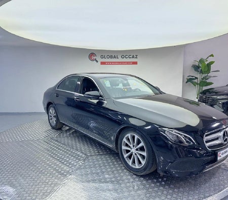 Schwarz Mercedes Benz E220d 2017