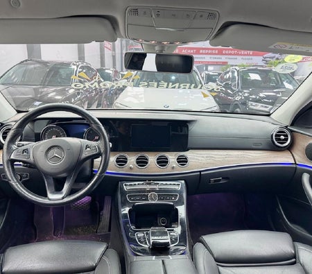 Schwarz Mercedes Benz E220d 2017
