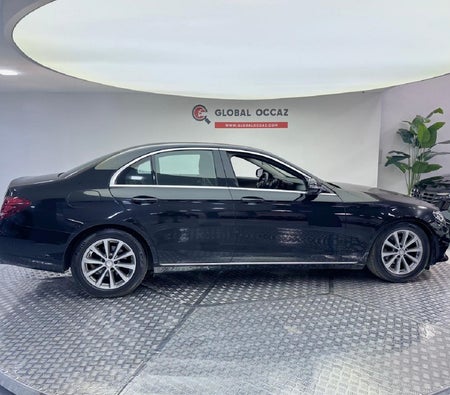 Schwarz Mercedes Benz E220d 2017