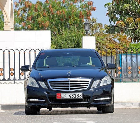 Mercedes Benz E300 2011, photo 3 of 4