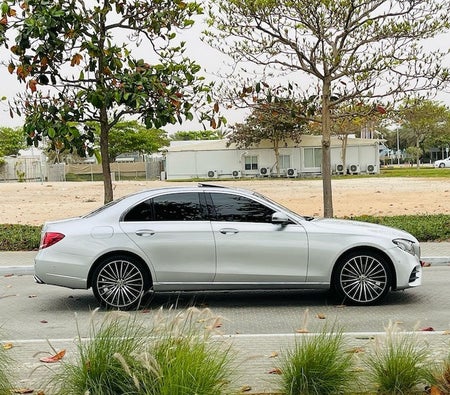 Mercedes Benz E300 2017, photo 3 of 4
