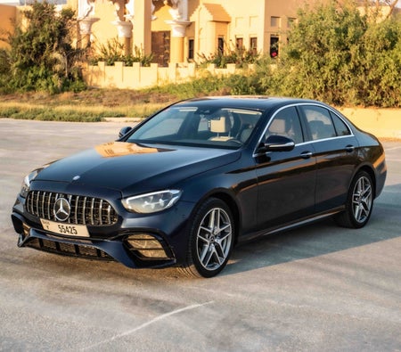 Черный Mercedes Benz E350 2021 год Черный Mercedes Benz E350 2021 год