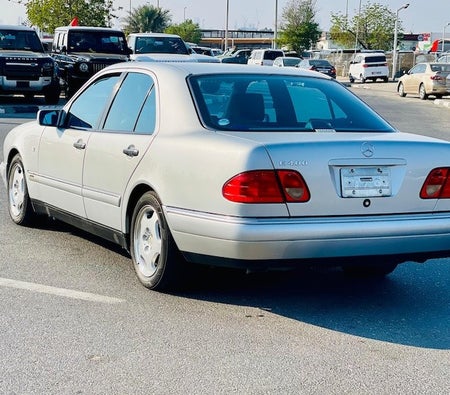 Mercedes Benz E400 1997, photo 3 of 4