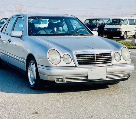 Mercedes Benz E400 1997, photo 2 of 4