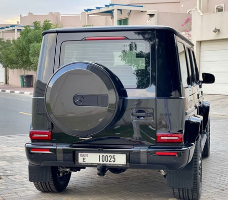 Black Mercedes Benz G63 AMG 2025