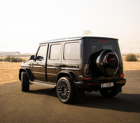 Noir Mercedes Benz G63 AMG 2025