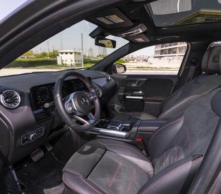 Серый Mercedes Benz GLA 250 2024 год Серый Mercedes Benz GLA 250 2024 год