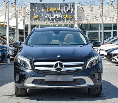 Black Mercedes Benz GLA 250 2015