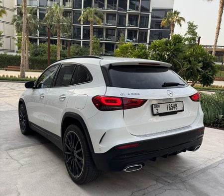 White Mercedes Benz GLA 2021