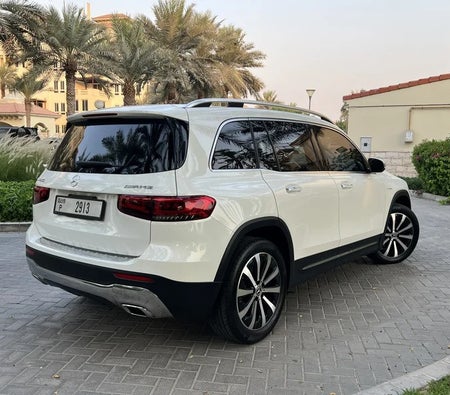 White Mercedes Benz GLB 250 2022