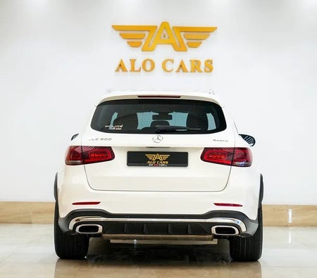 White Mercedes Benz GLC 300 4MATIC 2021