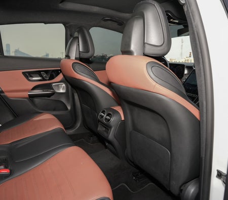 White Mercedes Benz GLC 300 4MATIC 2025
