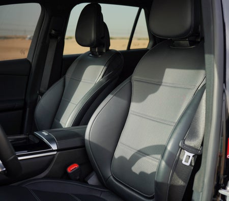 Mercedes Benz GLC 300 AMG 2024, photo 3 of 4