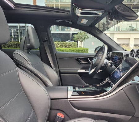 Черный Mercedes Benz GLC 300 2024 год Черный Mercedes Benz GLC 300 2024 год