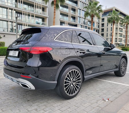 Черный Mercedes Benz GLC 300 2024 год