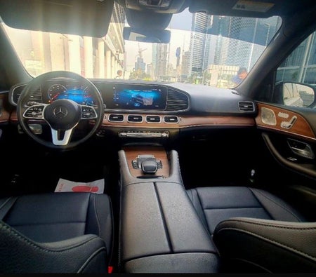 White Mercedes Benz GLE 350 2021