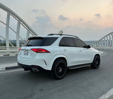 White Mercedes Benz GLE 350 2021