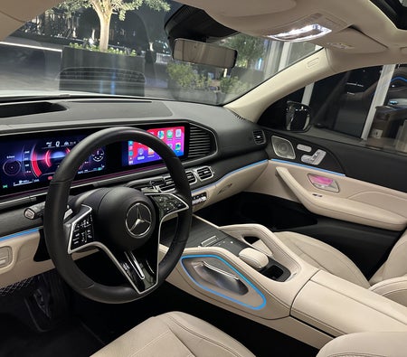 White Mercedes Benz GLE 450 2024