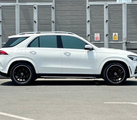 White Mercedes Benz GLE 450 2021