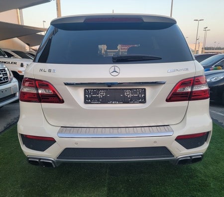 White Mercedes Benz ML 63 AMG 2013