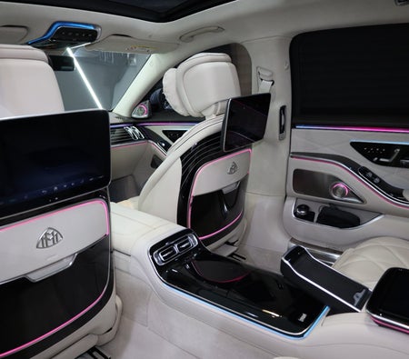 Mercedes Benz Maybach S680 2024, photo 3 of 4