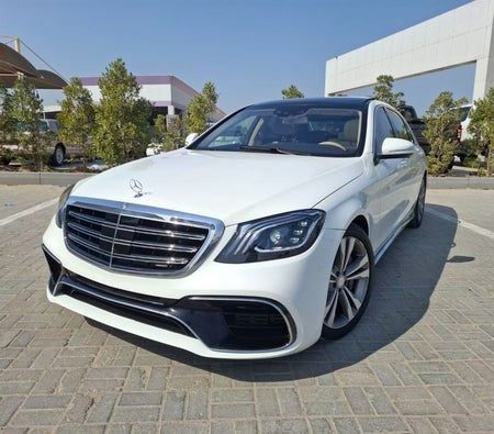White Mercedes Benz S550 with S63 AMG Body Kit 2014 White Mercedes Benz S550 with S63 AMG Body Kit 2014