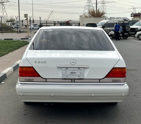 Белый Mercedes Benz S600 1996 год