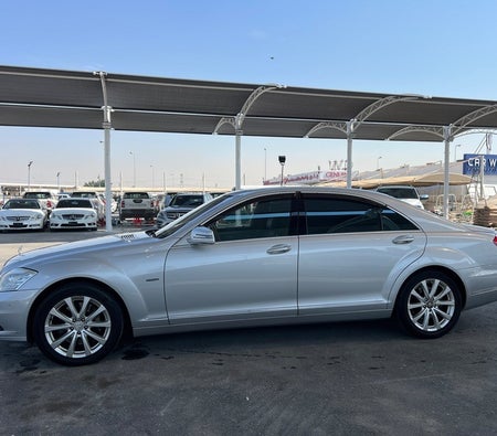 Silver Mercedes Benz S550 2013