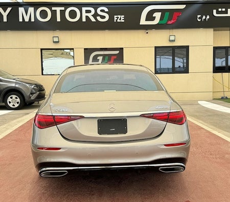Gold Mercedes Benz S580 2021