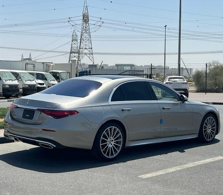 Gold Mercedes Benz S580 2022