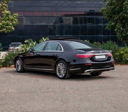 Black Mercedes Benz S350 D 2023