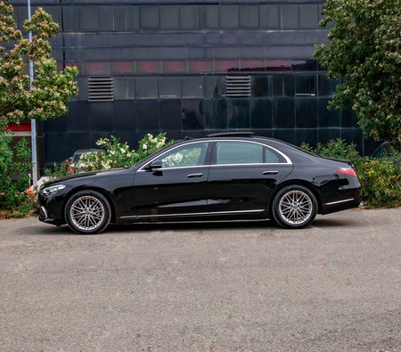 Black Mercedes Benz S350 D 2023