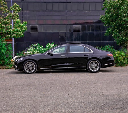 Black Mercedes Benz S350 D 2024 Black Mercedes Benz S350 D 2024