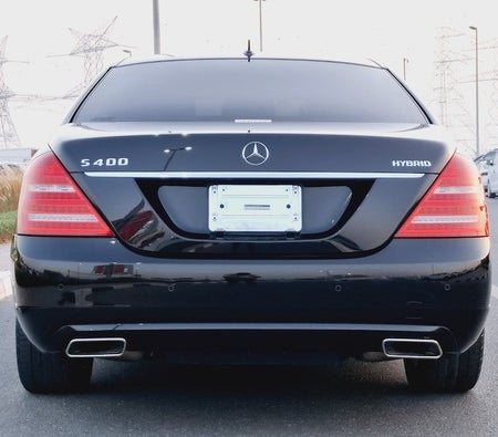 Schwarz Mercedes Benz S400 L 2012