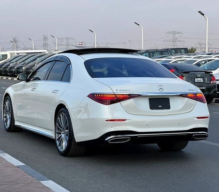 White Mercedes Benz S400 2023
