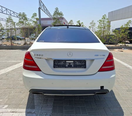 White Mercedes Benz S500 2013
