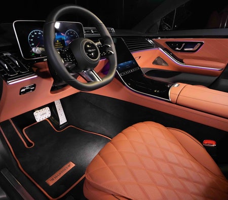 Silver Mercedes Benz S500 2023