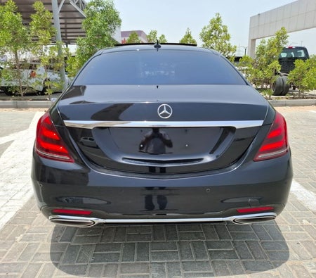 黑色的 奔驰 S560 2020