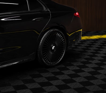 Black Mercedes Benz S580 4Matic 2022